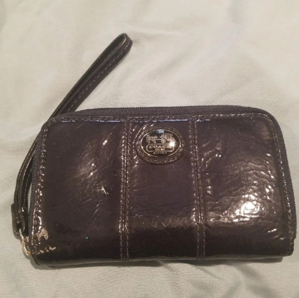 Coach patent leather wristlet wallet